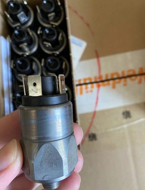 苏克-suco0166-40301-3-009/0.5压力开关